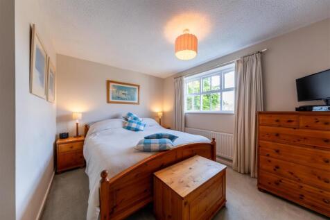 2 Cedar Close -013.jpg