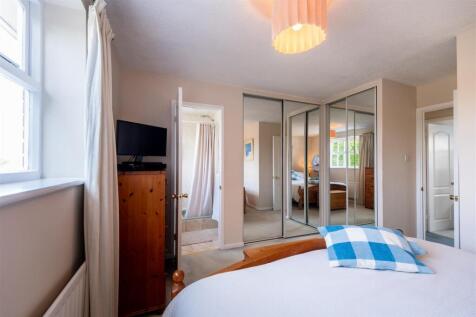 2 Cedar Close -015.jpg