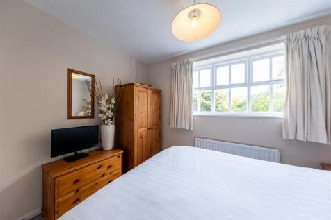 2 Cedar Close -018.jpg