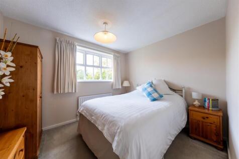 2 Cedar Close -019.jpg