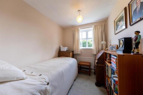 2 Cedar Close -020.jpg