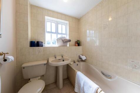 2 Cedar Close -021.jpg