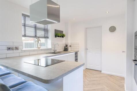 15 Turnberry Close-3.jpg