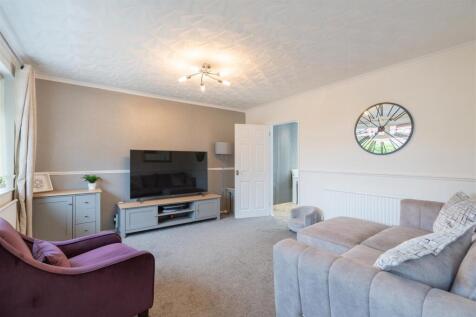 15 Turnberry Close-9.jpg
