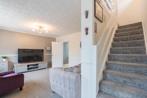 15 Turnberry Close-16.jpg