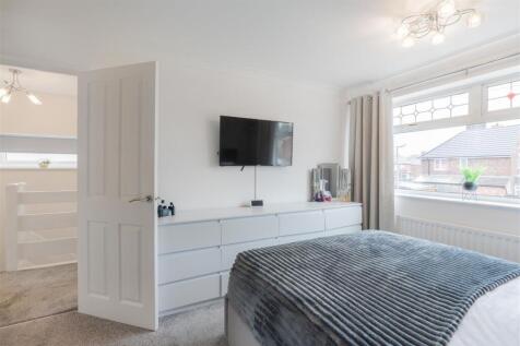 15 Turnberry Close-18.jpg