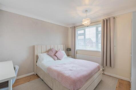 15 Turnberry Close-19.jpg
