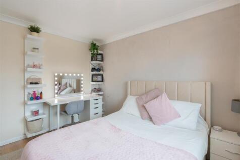 15 Turnberry Close-20.jpg