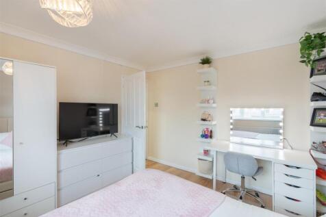 15 Turnberry Close-21.jpg