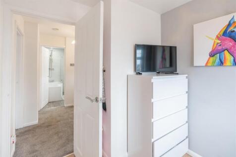 15 Turnberry Close-23.jpg