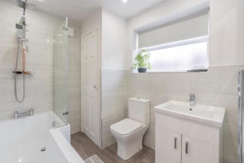 15 Turnberry Close-24.jpg