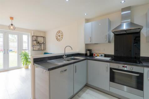 15 Dahlia Crescent-2.jpg