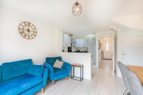 15 Dahlia Crescent-7.jpg