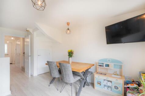 15 Dahlia Crescent-8.jpg