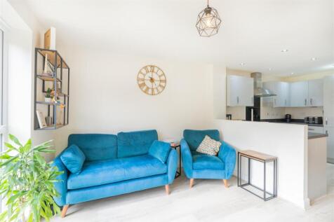 15 Dahlia Crescent-9.jpg