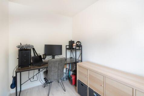 15 Dahlia Crescent-12.jpg