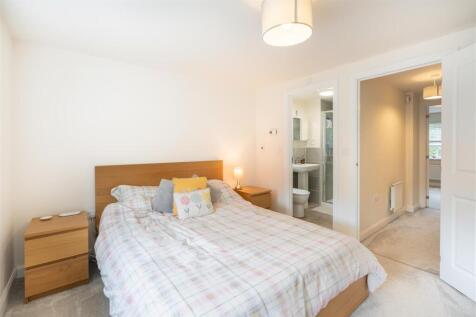 15 Dahlia Crescent-17.jpg