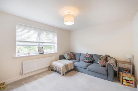 15 Dahlia Crescent-20.jpg