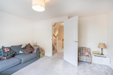15 Dahlia Crescent-21.jpg