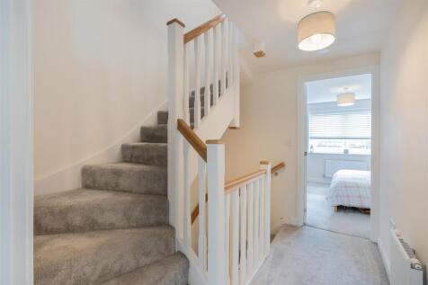15 Dahlia Crescent-23.jpg