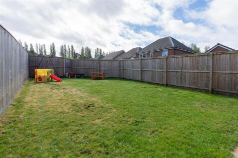15 Dahlia Crescent-32.jpg