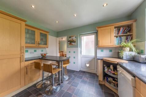 5 Moorlands Avenue-002.jpg