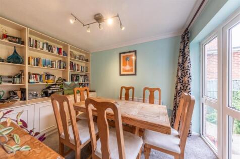 5 Moorlands Avenue-005.jpg