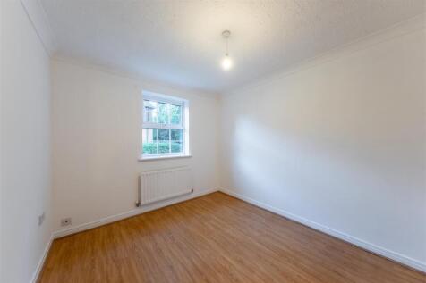 20 Chadwicke Close-021.jpg