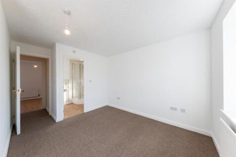 20 Chadwicke Close-003.jpg
