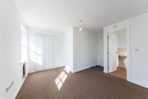 20 Chadwicke Close-002.jpg