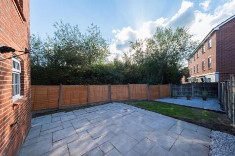 20 Chadwicke Close-032.jpg