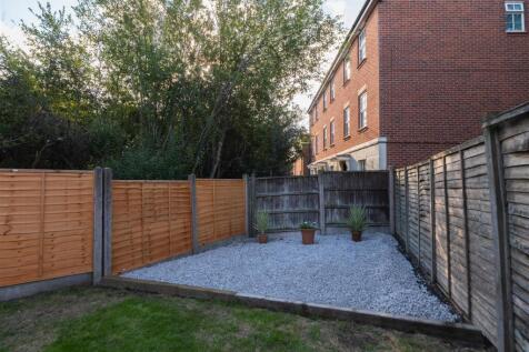 20 Chadwicke Close-033.jpg