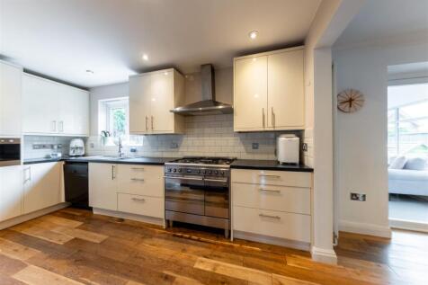 32 Waystead Close-002.jpg