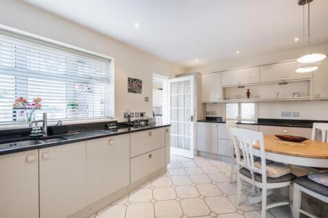 156 Station Road-4.jpg