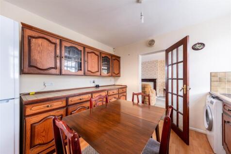 3 Chestnut Close-003.jpg