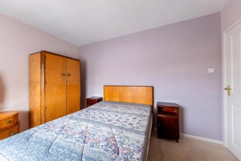 3 Chestnut Close-012.jpg