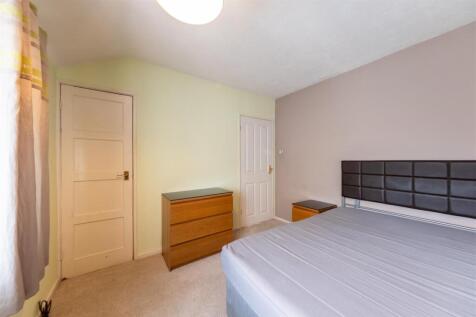 3 Chestnut Close-016.jpg