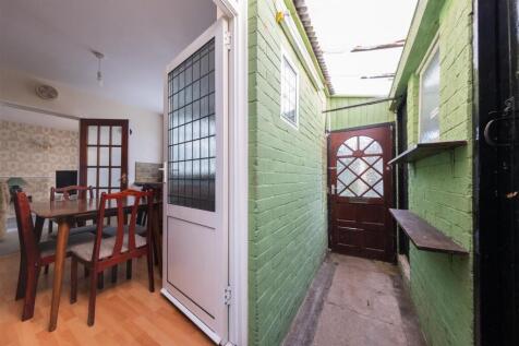 3 Chestnut Close-027.jpg