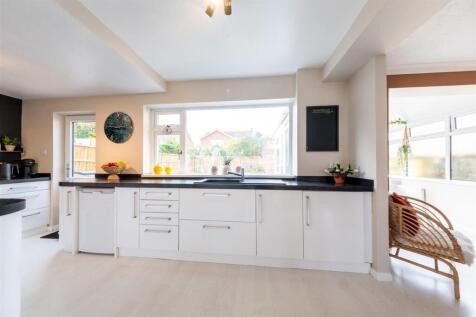 24 Limewood Crescent-003.jpg