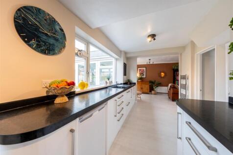 24 Limewood Crescent-004.jpg