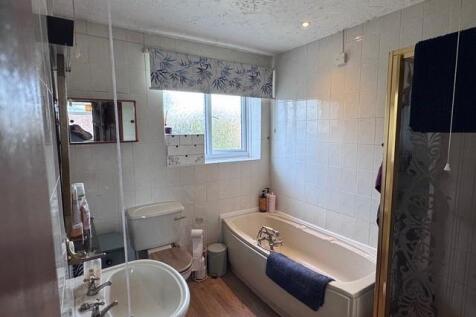 Bathroom photo vendor.jpg
