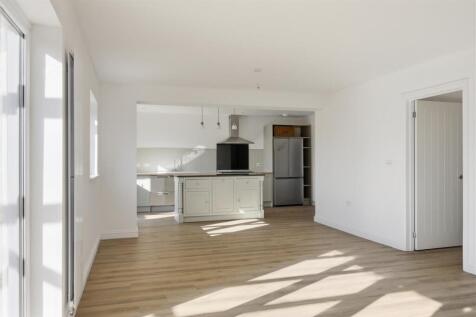 19 Halesworth Road 15.jpg