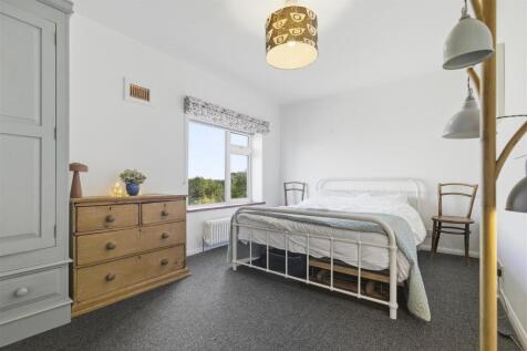 14 Heath View 19.jpg