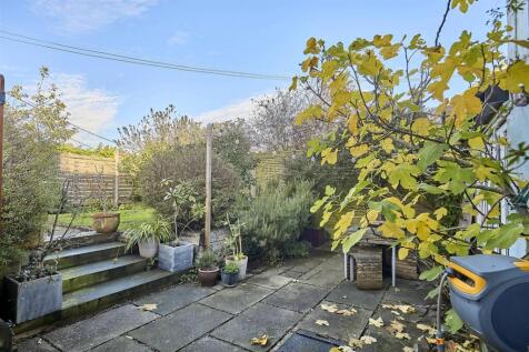 14 Heath View 24.jpg