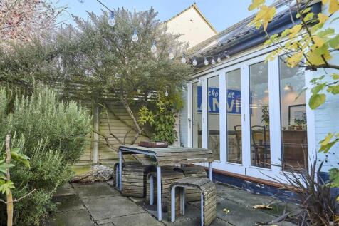 14 Heath View 25.jpg