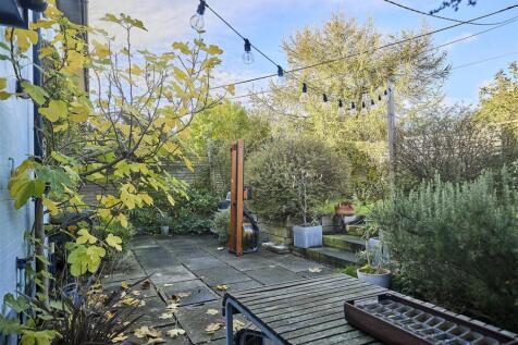 14 Heath View 26.jpg