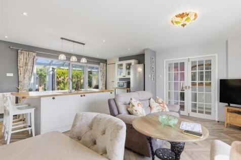 16 Kingfisher Crescent 11.jpg