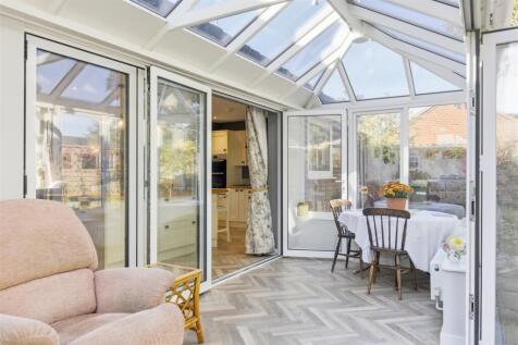 16 Kingfisher Crescent 5.jpg