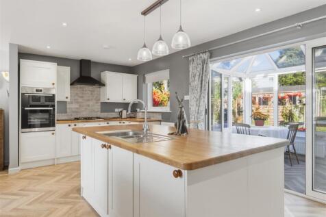 16 Kingfisher Crescent 12.jpg