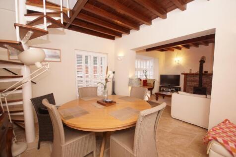 Diner &amp; Reception Lounge